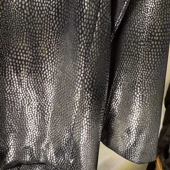 Elegant Black Metallic Women's Top - Picture 4 of 8